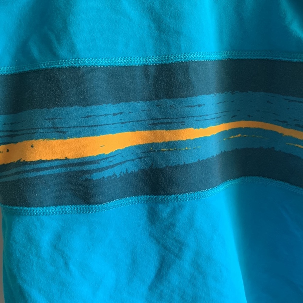 Lululemon blue sunset v neck tank with bra - Picture 3 of 4